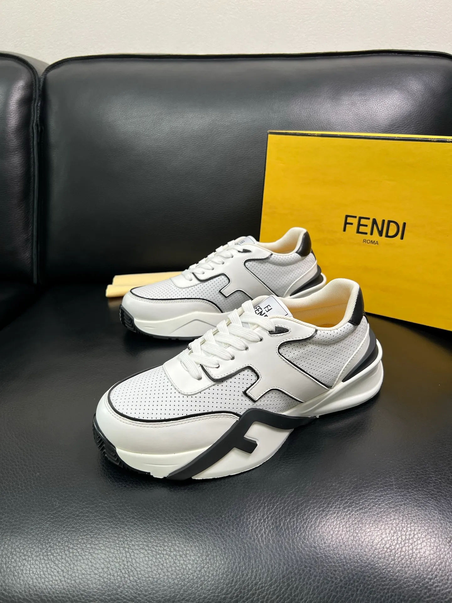 Men's shoes 💰840 FENDI top purchasing Fendi counters are equipped with the original factory, original fabrics imported from Italy, breathable and comfortable cowhide lining, soles: original soles specially provided by the original factory are super comfortable, original factory orders 🔍high quality, you can enter and exit the counter at will, welcome to compare, code number 39-44 (customized 38-45) 85856